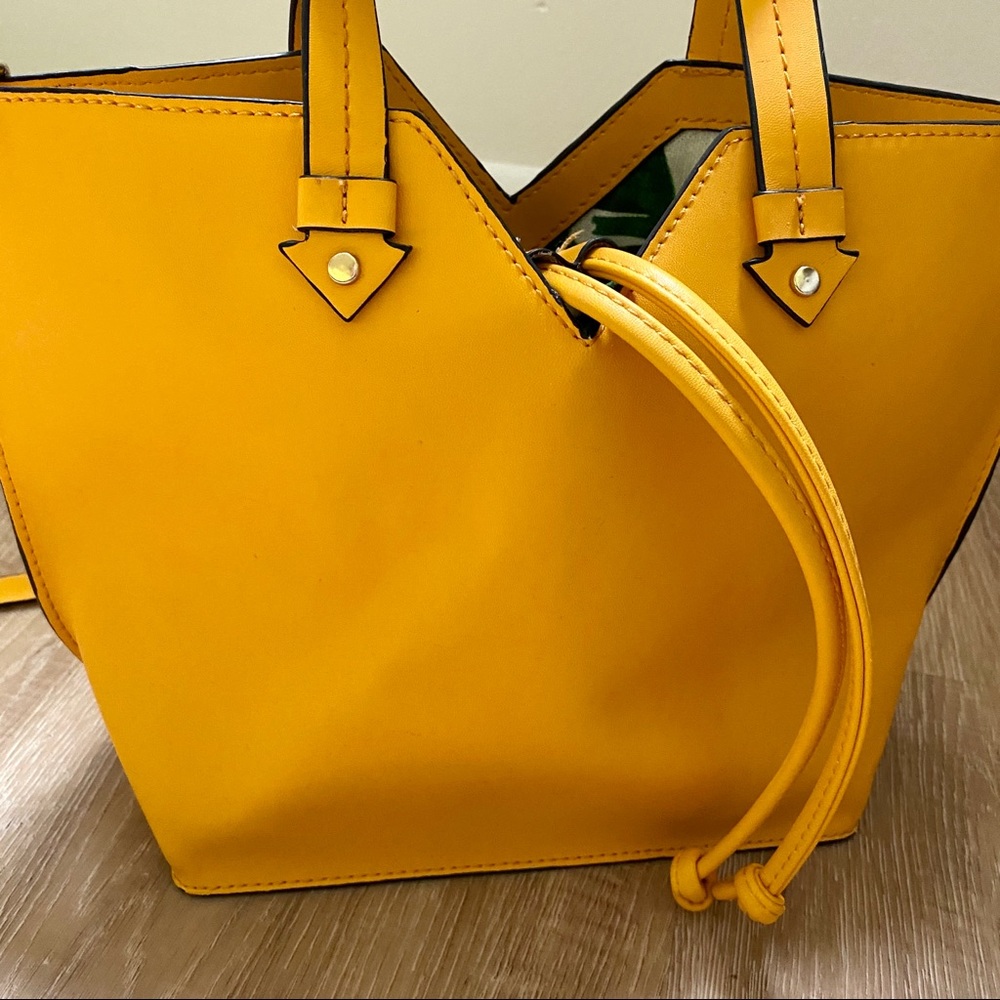 Zara Mustard Yellow Bucket Bag W/ Palm Liner Gem